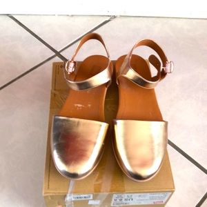 Fitflop Cova II Closed Toe Sandals